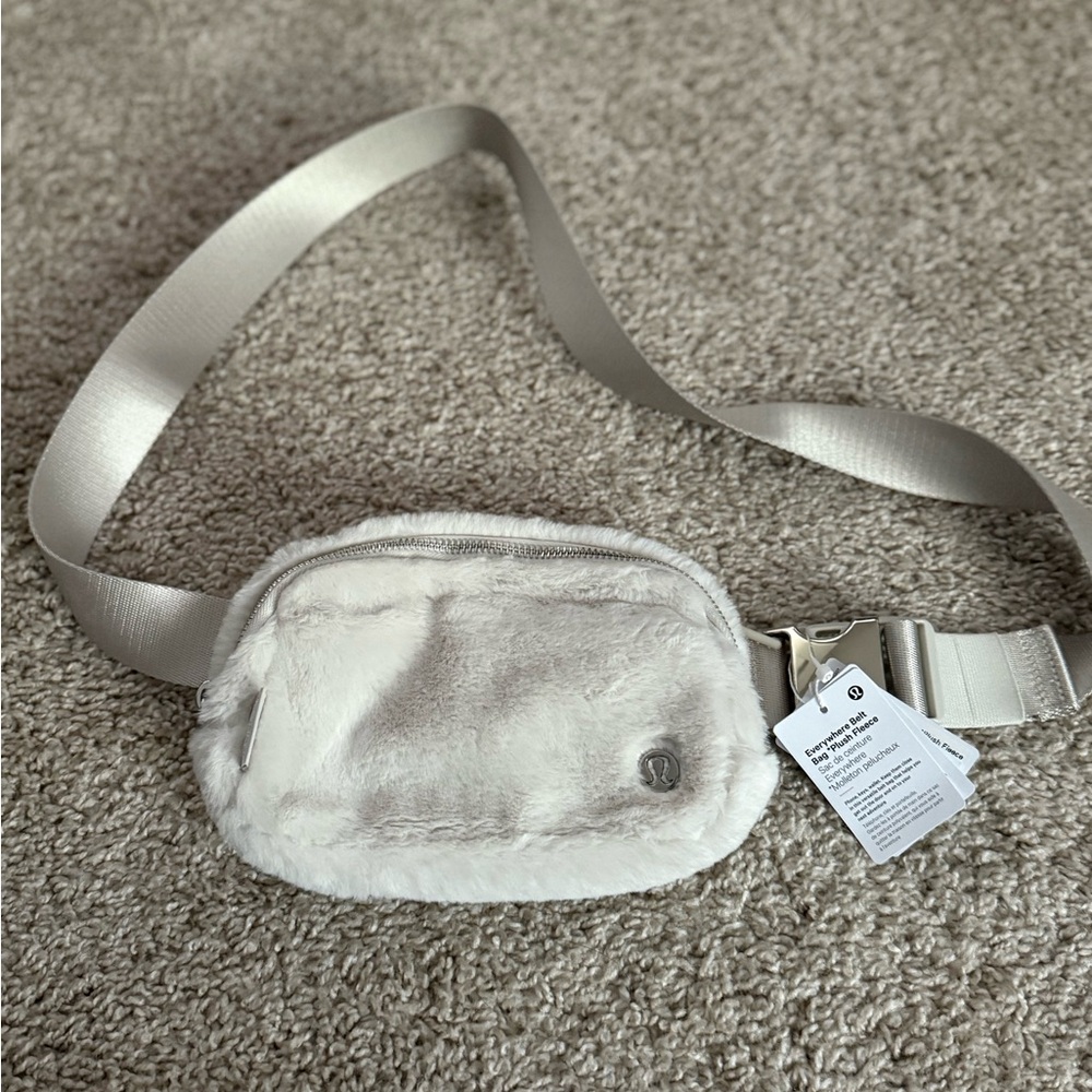 Lululemon Everywhere Belt Bag Plush Fleece